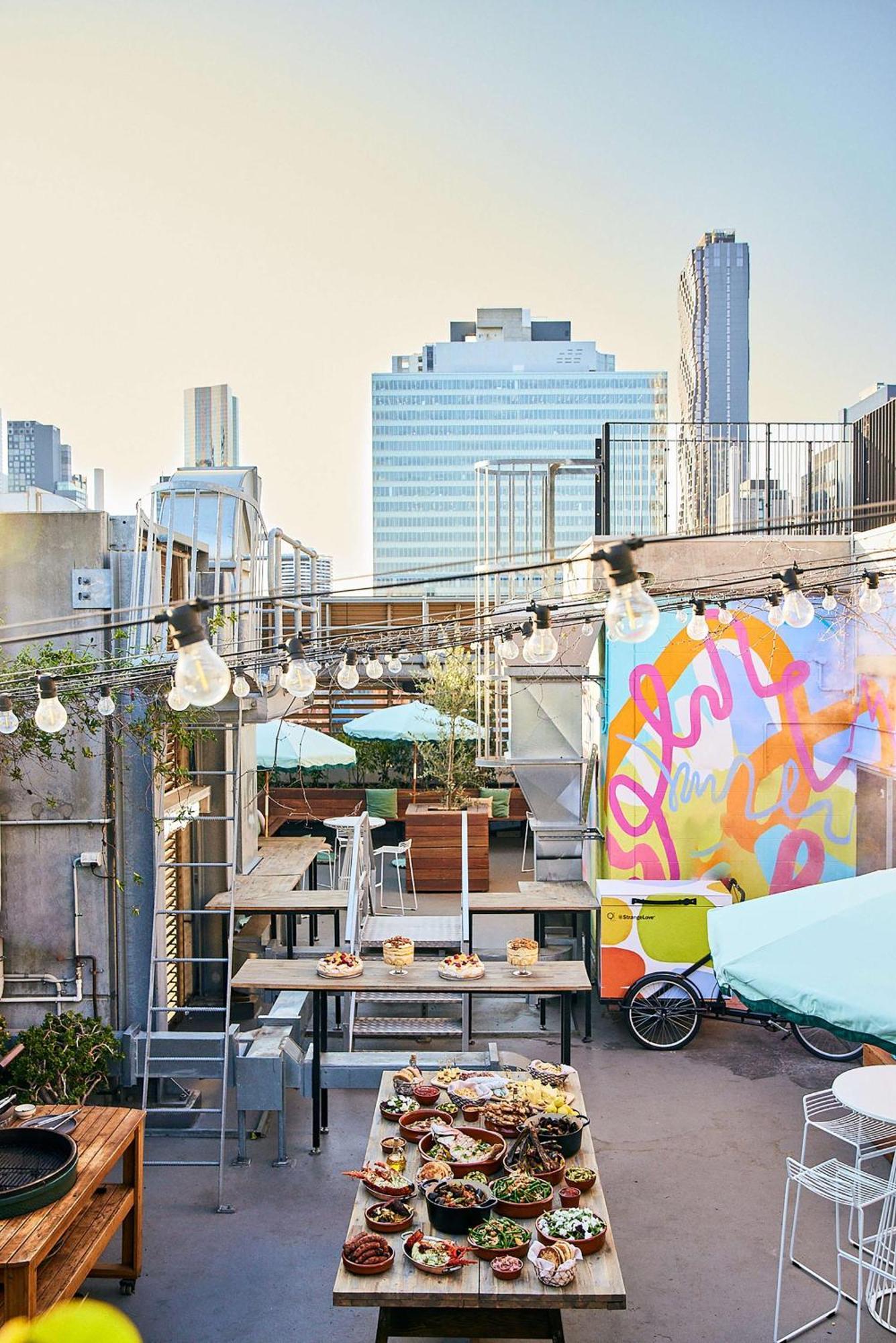 Готель Qt Мельбурн Екстер'єр фото The rooftop bar at the Standard East Village